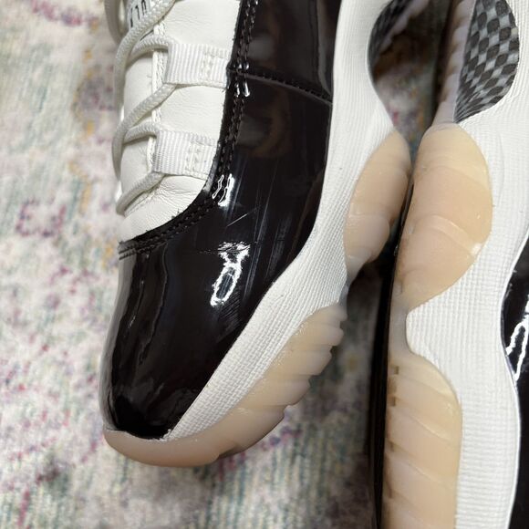 Nike Air Jordan 11 Neapolitan - Picture 9 of 11